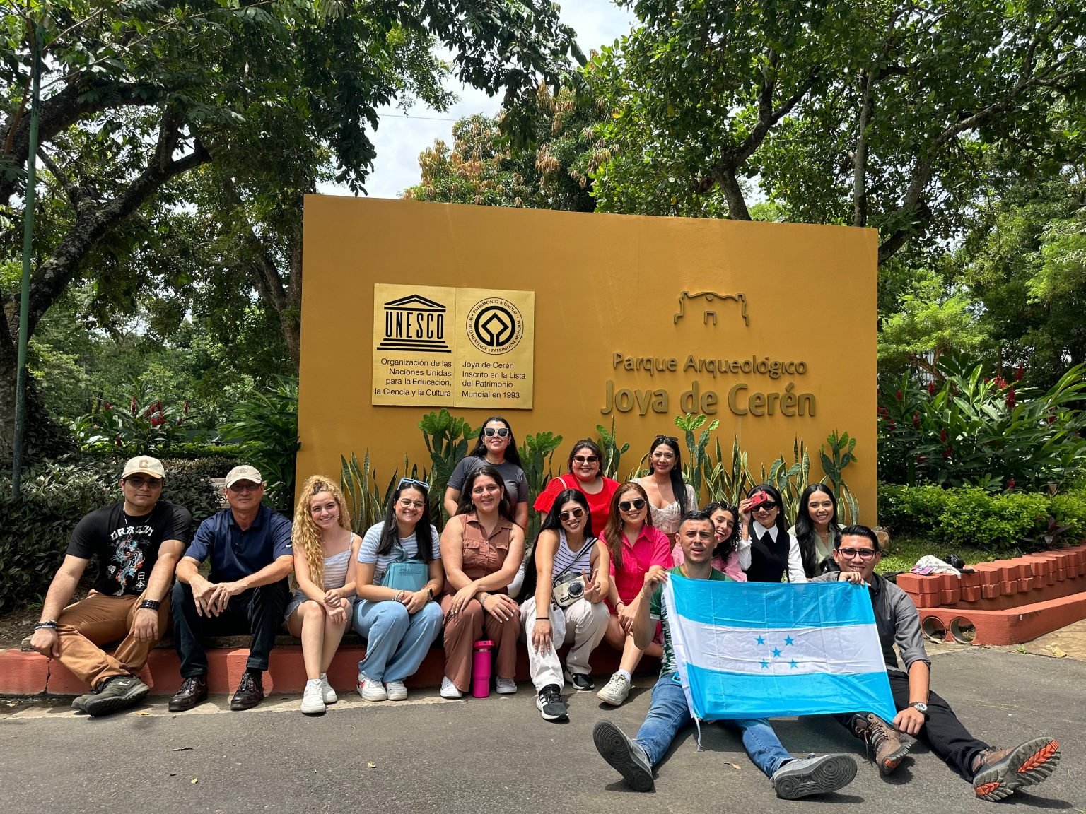 Estudiantes de Ciencias de la Comunicación de USAP visitan la UCA en El Salvador para fortalecer lazos académicos y culturales